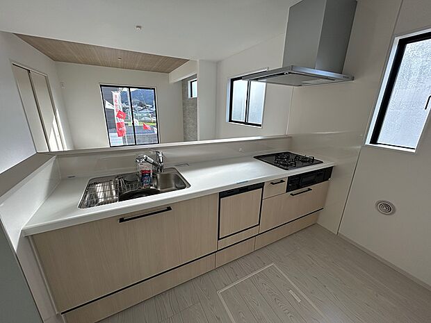 食器洗浄乾燥機付きのキッチンで家事がはかどります。