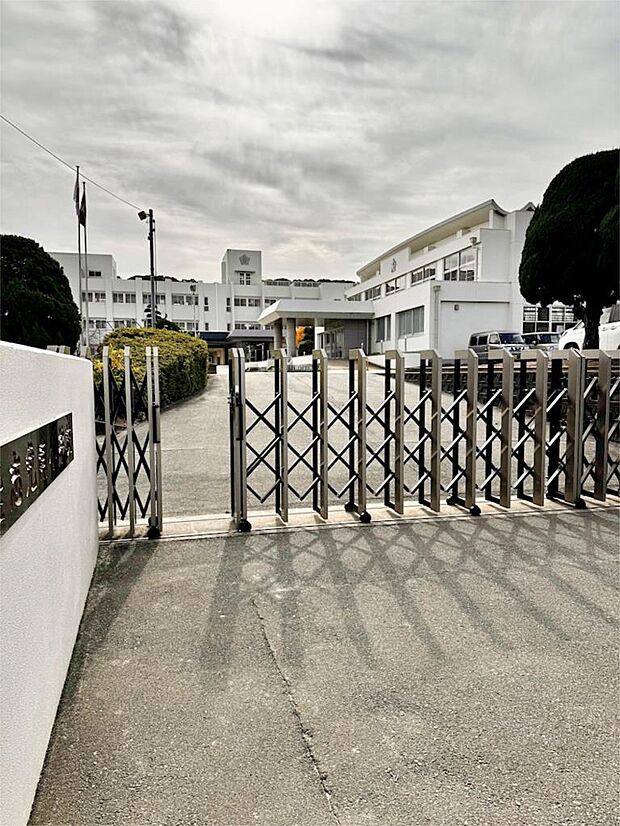 志免町立志免南小学校（720m）