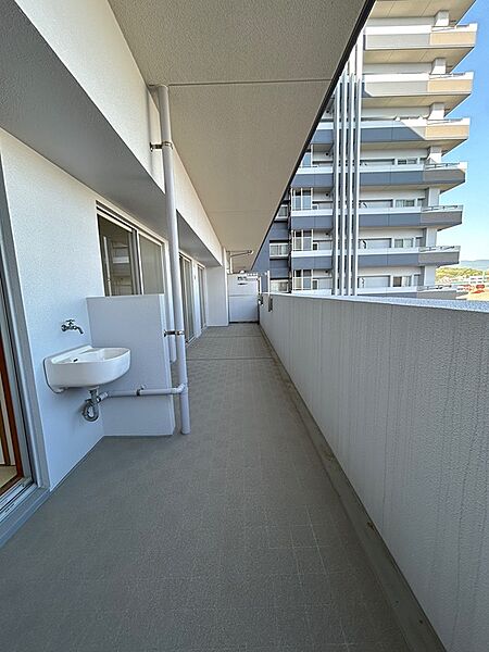 広々としたバルコニーは面積なんと22m2！