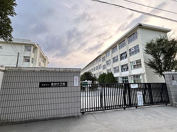 福岡市立席田中学校（2100m）
