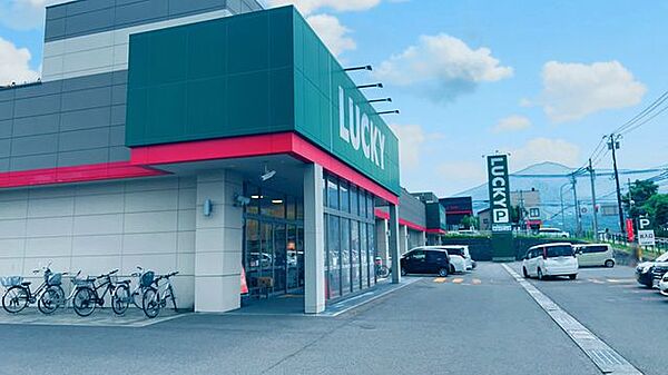【周辺環境/スーパー】ラッキー岩内店まで642m（徒歩9分）