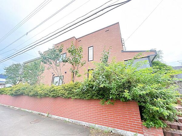 【外観】敷地406.62m2（123坪）、建物148.22m2（44.83坪）です。