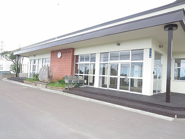 【周辺環境/中学校】小樽市立桜町中学校まで800ｍ（徒歩10分）