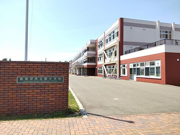 【周辺環境/小学校】南小学校まで800ｍ（徒歩10分）