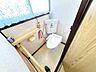 トイレ：【トイレ】手すり付きで安心してご利用いただけます。