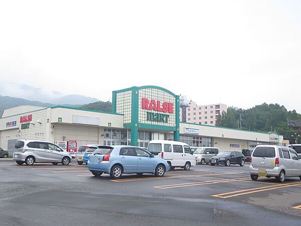 徒歩7分。ラルズマート桂岡店 490m