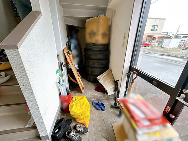 【玄関】収納力があり、すっきりとした動線を確保できます。