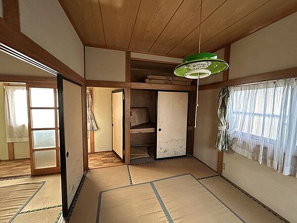 【和室6】6帖。襖を開ければ、隣の和室と合わせて広い一室としても使えます。
