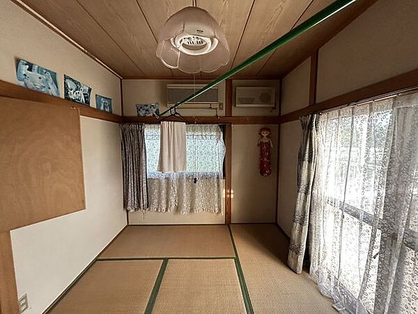 【和室4】6帖。バルコニーに面した明るい和室。