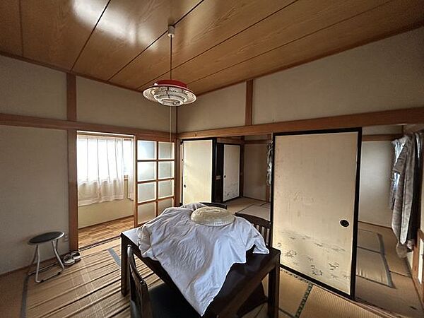 【和室5】6帖の落ち着いた和室。