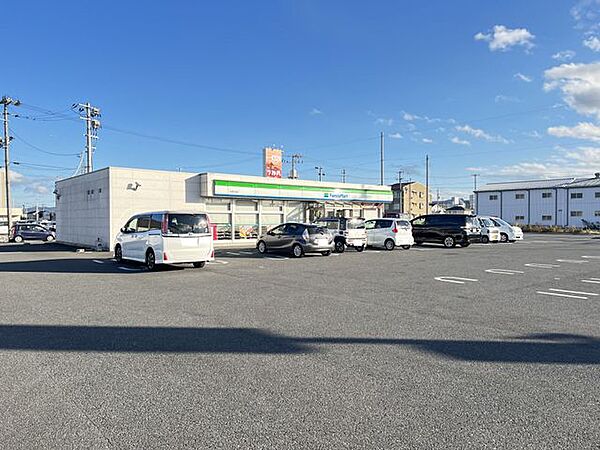 【周辺環境/コンビニ】ファミリーマート石巻中浦店様まで750ｍ（徒歩10分）