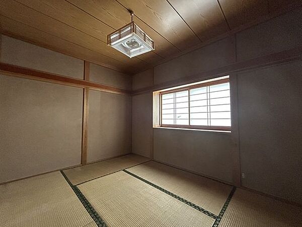 【1F和室4】約6帖。独立性のある和室です。客間や書斎、趣味のお部屋としても活用できます。