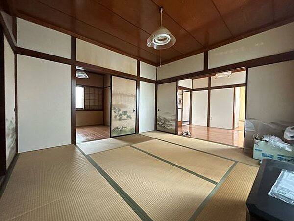 【和室1】約8帖。