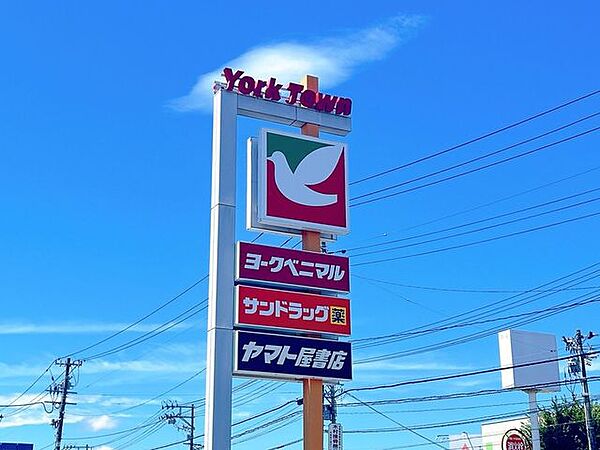 徒歩6分。ヨークベニマル石巻中里店 470m
