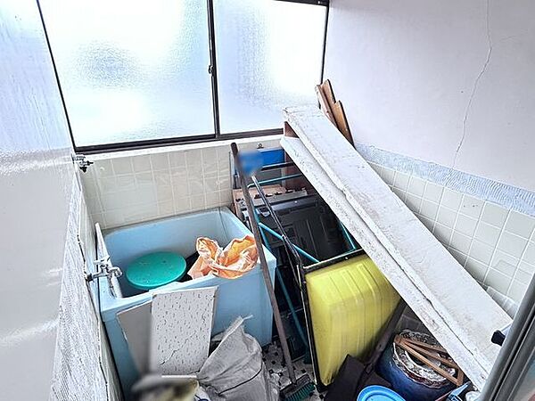 【浴室】窓があり換気しやすい空間です。こまめな空気の入れ替えに使えます。