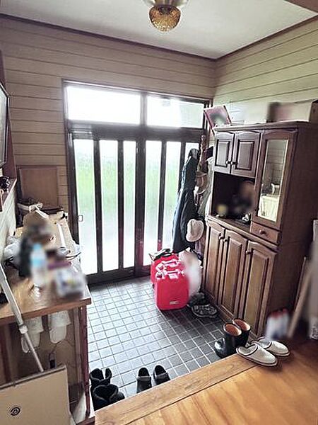 【玄関内観】