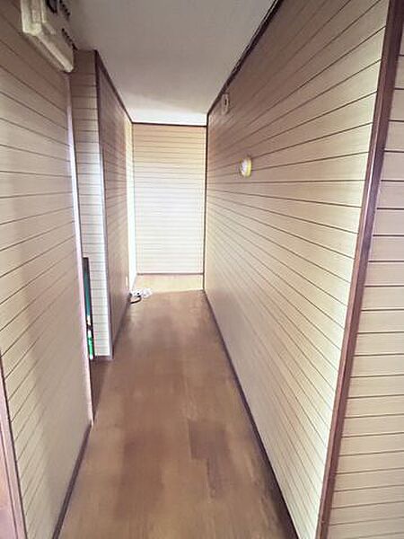 【1階廊下】