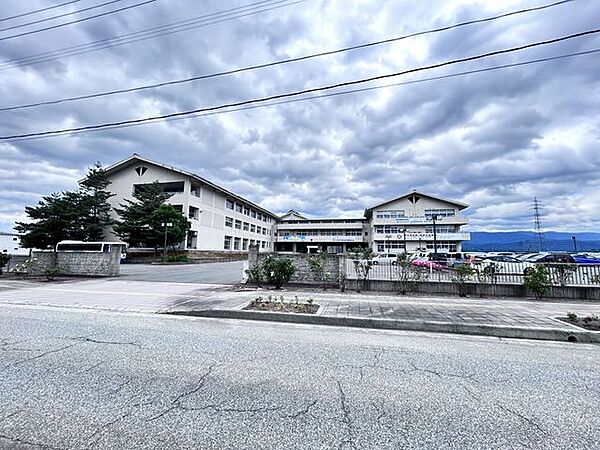 徒歩44分。村山市立楯岡中学校 3490m