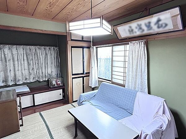 【2階和室】約6帖。