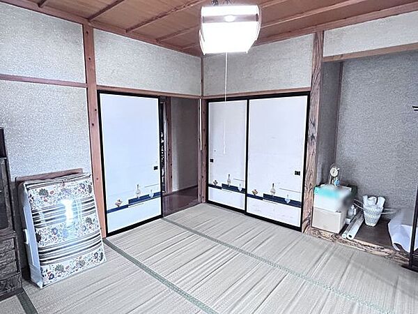 【2階和室】約8帖。