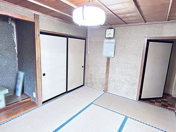 【2階和室】約6帖。押入に趣味の道具をしまえるので、在宅ワークの部屋としても活用できます。