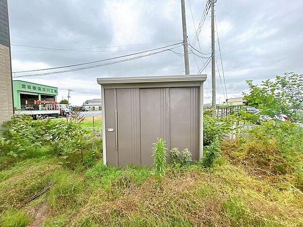 【物置】季節用品やガーデニング道具の保管に便利です。