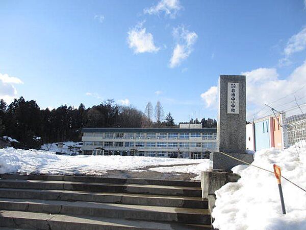 【周辺環境/小学校】大崎市立岩出山小学校まで7711ｍ（徒歩97分、車16分）