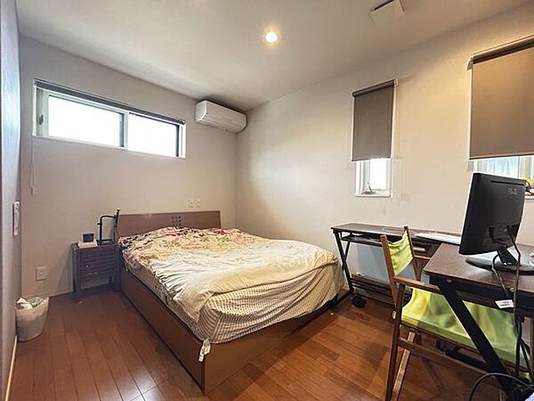 【洋室3】約6帖。窓があり落ち着いた雰囲気で、寝室としてゆったり使える快適なお部屋です。
