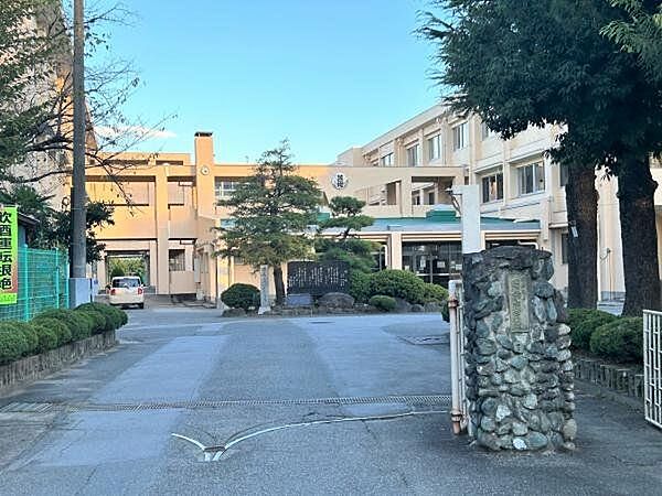【周辺環境/小学校】甲府市立国母小学校まで677ｍ（徒歩9分）
