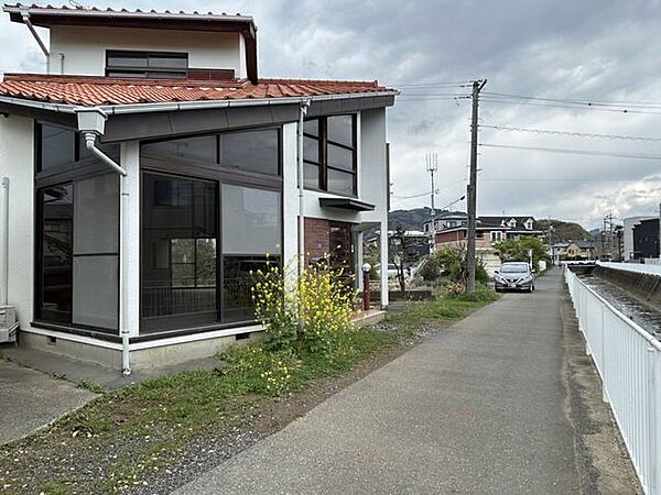 【前面道路】東側公道の幅員は、2.6ｍ。