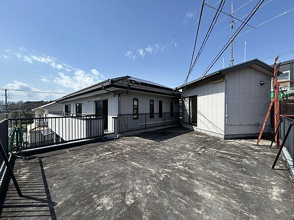 【バルコニー】ワイドバルコニーではBBQなどを楽しめます。