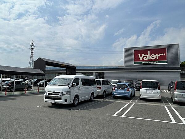 バロー新富士店 徒歩30分。 2400m