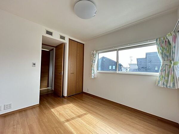 【洋室2約5.3帖】全居室収納付きが嬉しいおうち。