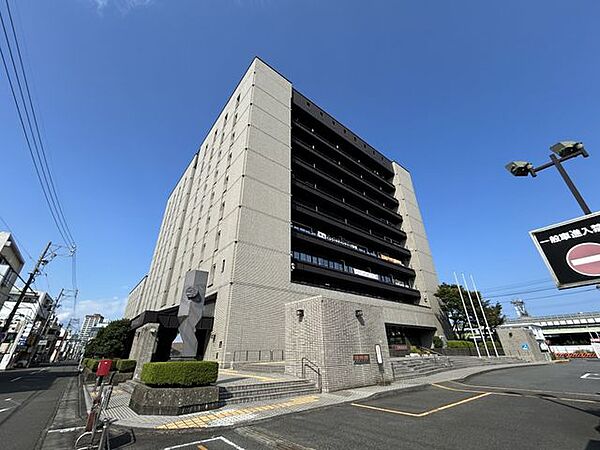 徒歩4分。静岡市清水区役所 260m