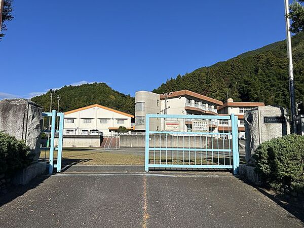 静岡市立清水小河内小学校 徒歩6分。 440m