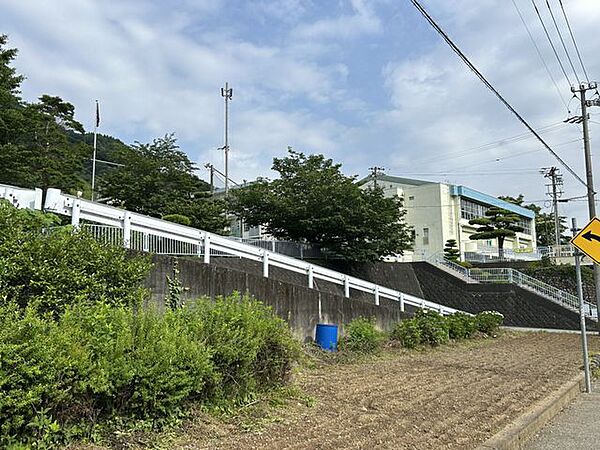 静岡市立清水小島中学校 徒歩27分。 2100m