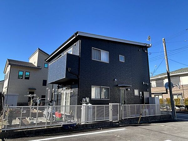【外観】北東側から見た外観。南東向きで日当たり良好です。