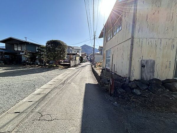 【前面道路】周辺は住宅が立ち並ぶ落ち着いた住環境です。