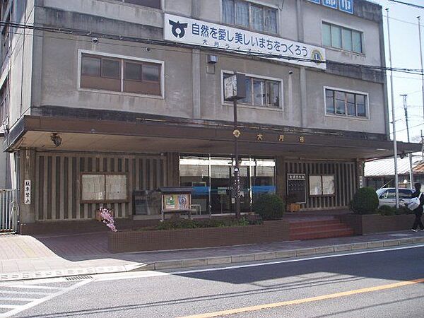 大月市役所 徒歩88分。 7010m