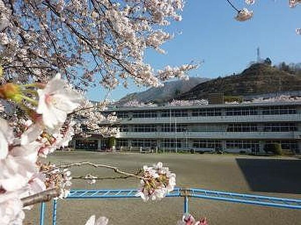 大月市立鳥沢小学校 徒歩10分。 770m