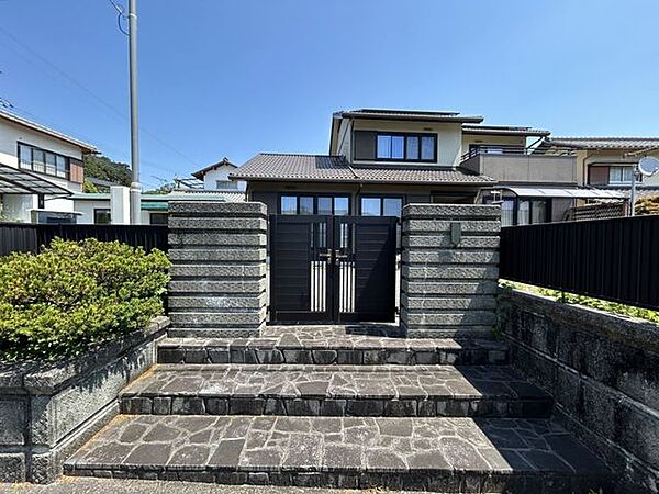 【外玄関】趣があり素敵な外玄関です。