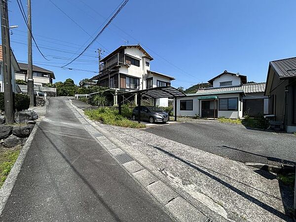 【前面道路】南西側公道の幅員は、約3.0ｍ。