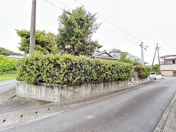 【前面道路】南西側公道の幅員は、4ｍ。