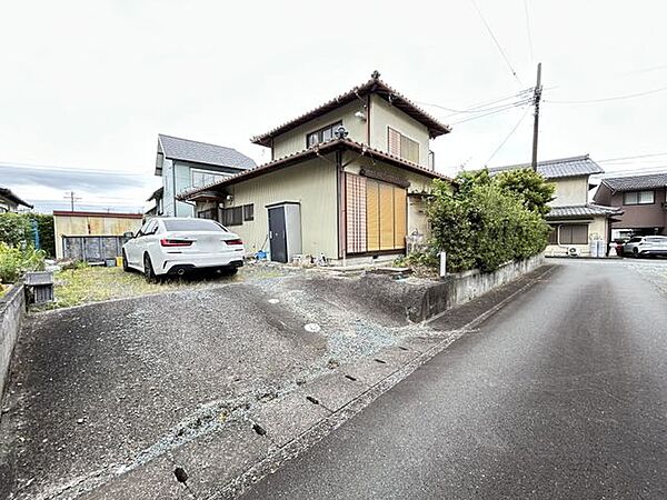 【駐車場】4台駐車可能で来客時も使いやすく、複数台利用に対応できます。