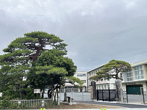 森町立森小学校 徒歩11分。 820m