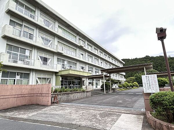森町立森中学校 徒歩23分。 1790m