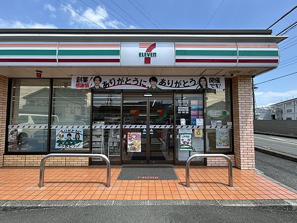 徒歩6分。セブンイレブン富士市水戸島1丁目店 450m