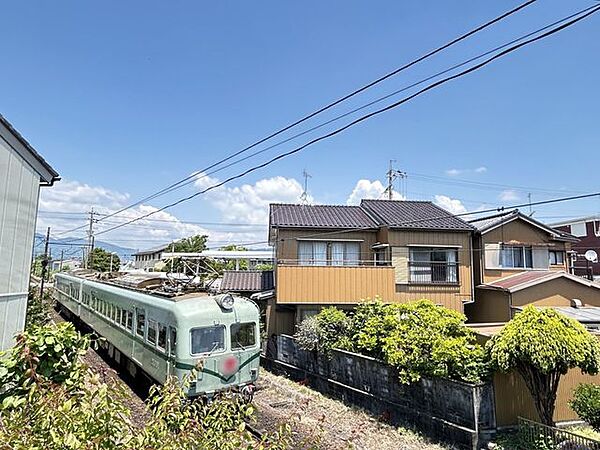 【眺望】東側のルーフバルコニーからは大井川鐵道が見えます。車両の行き交う風景を楽しめます。