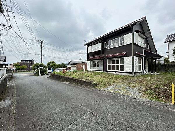 【前面道路】南東側公道の幅員は、5ｍ。