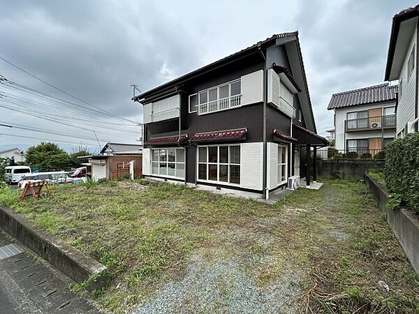 【駐車場】駐車4台可能。来客時にも対応しやすいゆとりのあるスペースです。